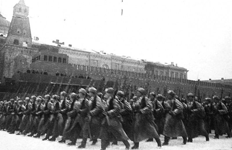 Военный парад 7 ноября 1941 года на Красной площади в Москве