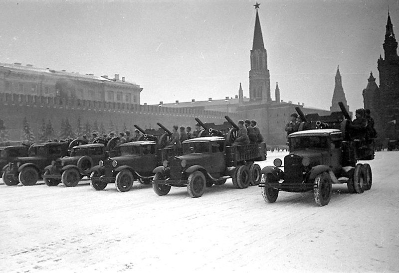 Военный парад 7 ноября 1941 года на Красной площади в Москве