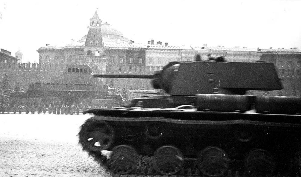 Военный парад 7 ноября 1941 года на Красной площади в Москве