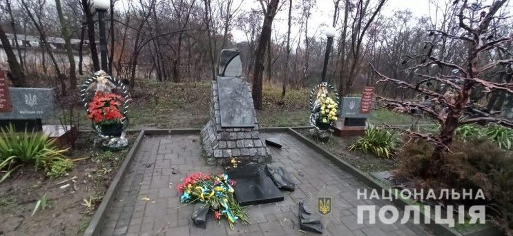 Разбитый мемориал в Первомайске