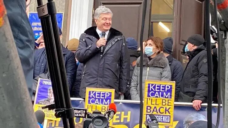 Возвращение Порошенко было обставлено как шоу