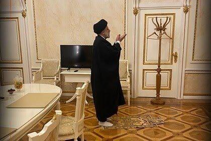 Президент Ирана первым в истории совершил намаз в Екатерининском зале Московского Кремля.
