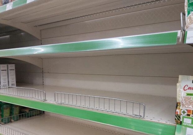 Полки киевских супермаркетов. 