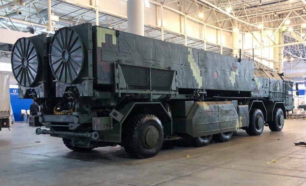 Пусковая установка украинского оперативно-тактического ракетного комплекса «Гром-2».