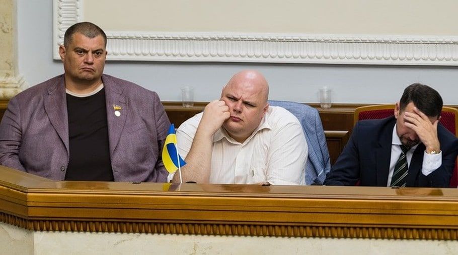 Юзик Корявченков (слева) на фронт не пойдет