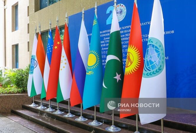 Флаги действующих членов ШОС на момент открытия саммита в Самарканде