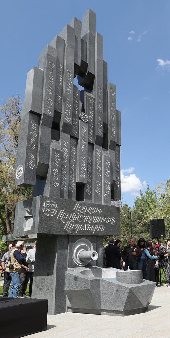 Памятник участникам операции 