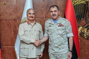 Генерал-полковник Юнус-Бек Евкуров и маршал Халифа Хафтар. Бенгази, август 2023 г.