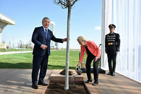 Шавкат Мирзиёев и Урсула фон дер Ляйен. Фото пресс-службы президента РУз