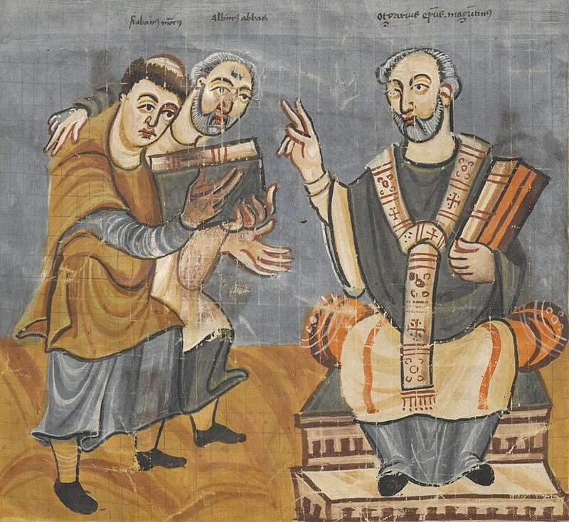 Алкуин (в центре)