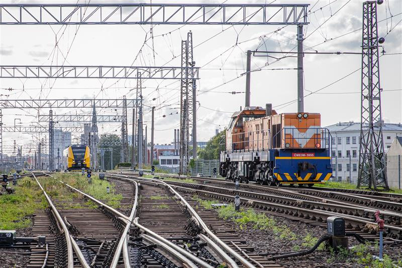 Провокация «Национального объединения»: кто «разбирает» рельсы из России в Латвию