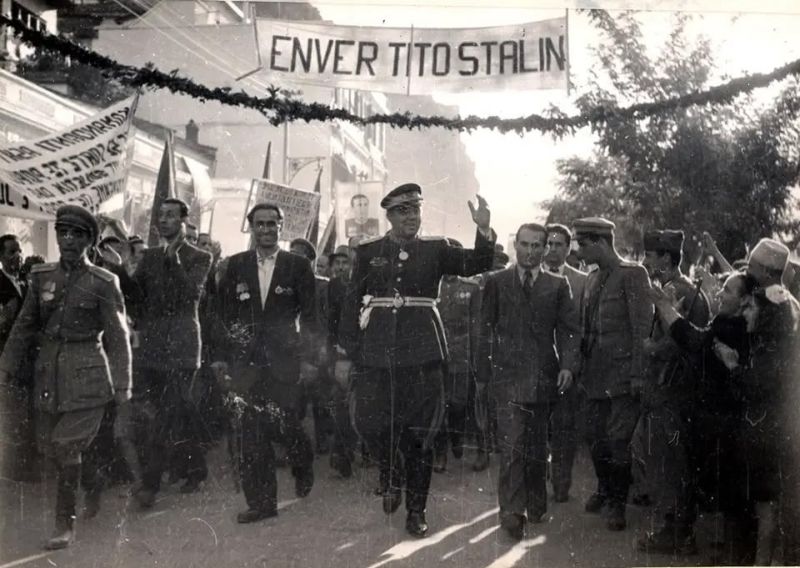 Энвер Ходжа в Берате, 1947 г.