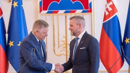 Премьер-министр Словакии Р. Фицо и президент страны П. Пеллегрини 