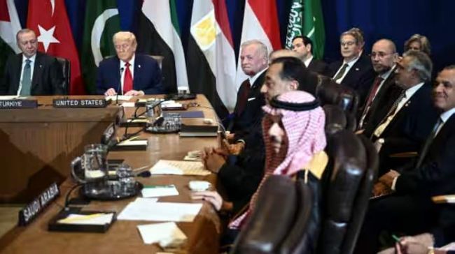 Трамп на встрече с лидерами арабских и исламских стран по миру в Газе