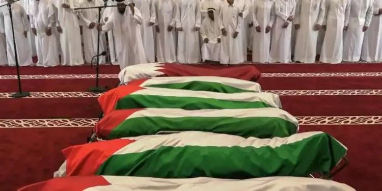 Похороны палестинцев и катарца, погибших в Дохе