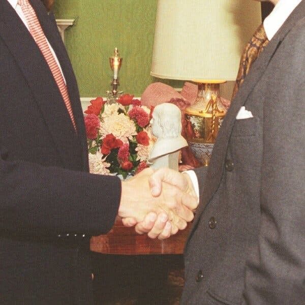 Скрытое содержание сети Эпштейна – закулисные сделки за спиной «отцов демократии»