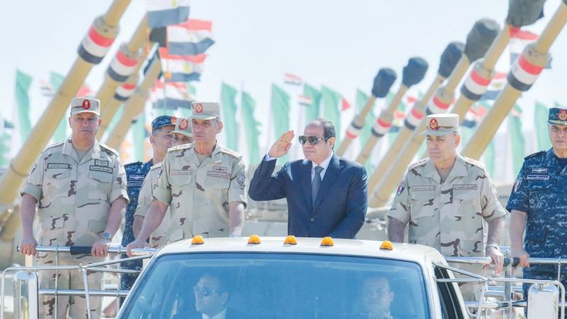 Президент Египта ас-Сиси инспектирует египетские воинские части в Суэце