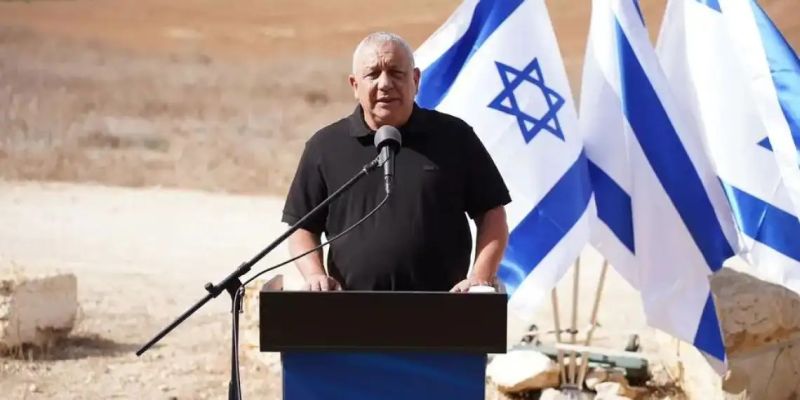 Гади Айзенкот на границе сектора Газа
