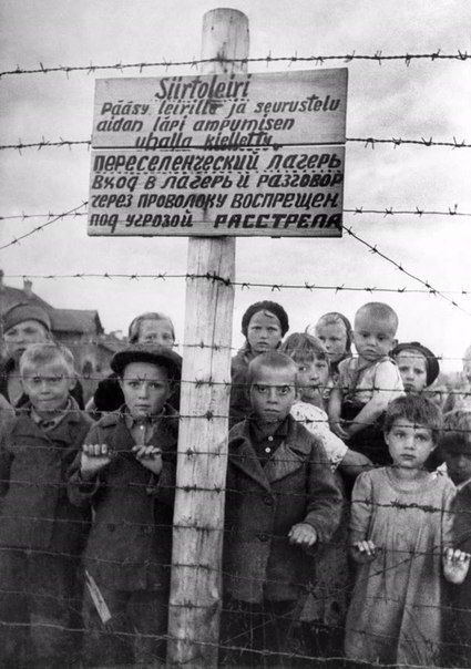 Дeти-yзники 6-го концентрационного лагеря в оккупированном финнами Пeтpoзаводске, Карело-Финская ССР, 29 июня 1944 года