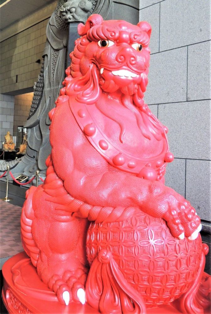 Красный лев из буддийского храма на Тайване