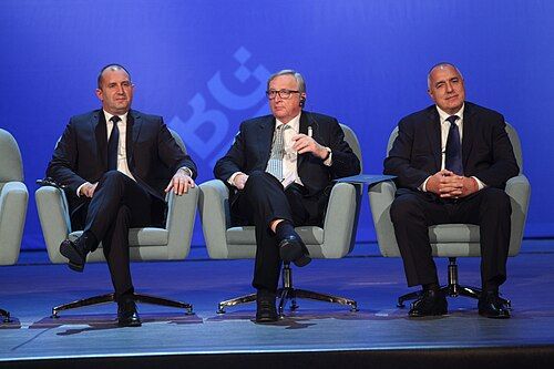 На дебатах крайний слева Румен Радев, справа – Бойко Борисов