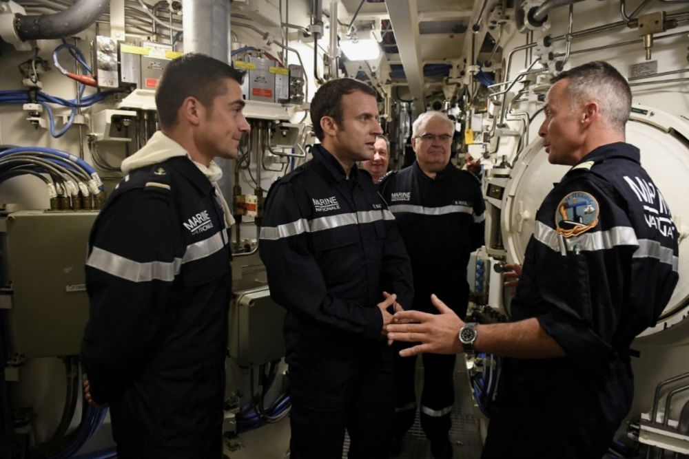 Эмманюэль Макрон на борту ПАПЛ «Ле Террибль» – одной из четырёх атомных ракетных подводных лодок ВМС Франции. 5 июля 2017 года