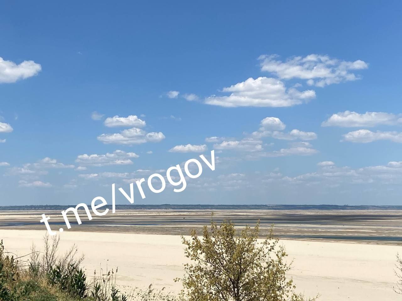 Из-за обмеления Каховского водохранилища в районе Запорожской АЭС появилась новая проблема – участились песчаные бури, пишет Телеграм-канал Владимир Рогов.