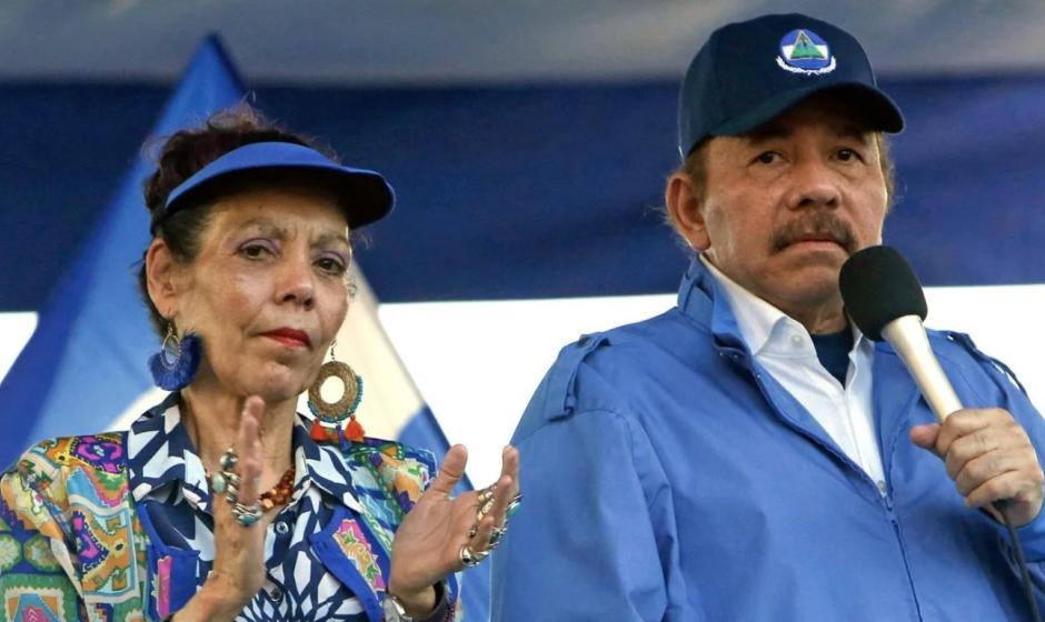 Президент Никарагуа Даниэль Ортега и вице-президент Росарио Мурильо