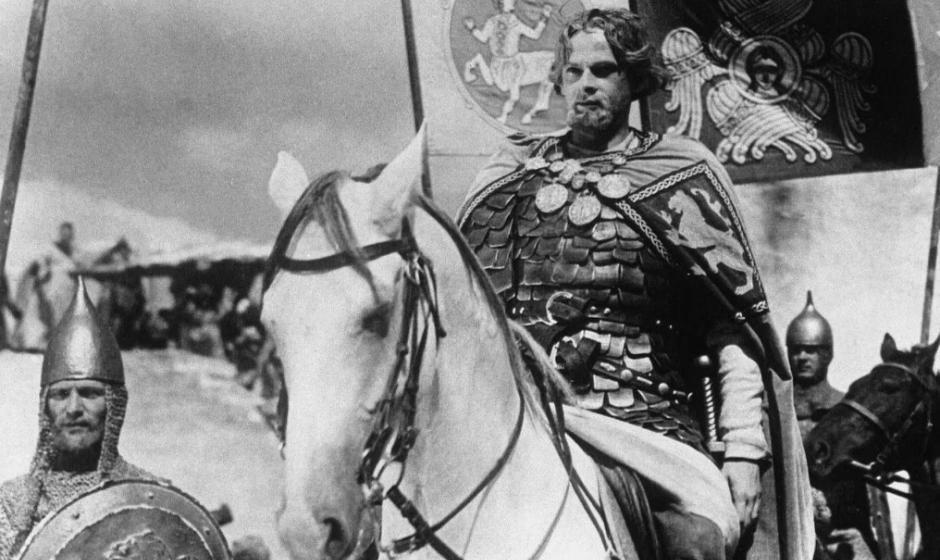 Фильм Сергея Эйзенштейна «Александр Невский» был награждён Сталинской премией.