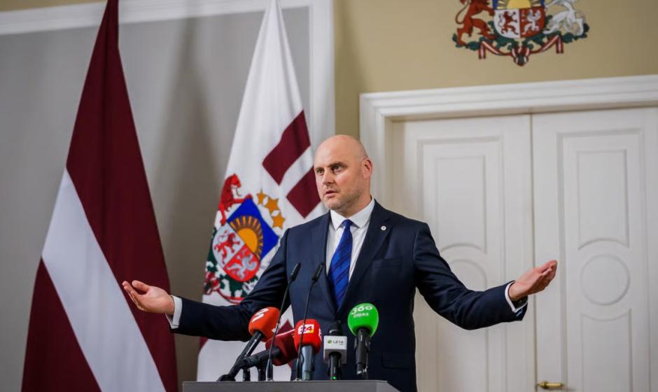 Премьер-министр Латвии Андрис Кудбергс начал свою работу с того, что решил лишить республику миллиарда евро в год. Глава правительства поручил министру иностранных дел Байбе Браже найти решение, как прекратить экспорт и импорт с Россией.