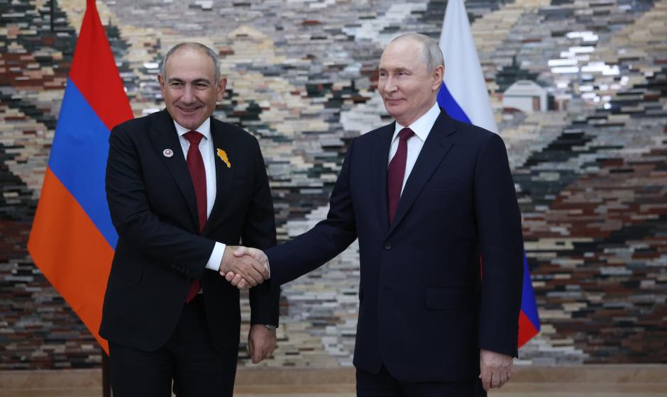 Президент России Владимир Путин и премьер-министр Армении Никол Пашинян встретились в Бишкеке на полях саммита ШОС