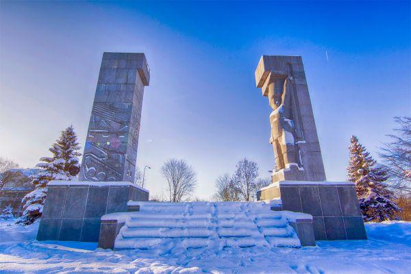 Польские власти готовят снос 11 памятников освободителям Польши
