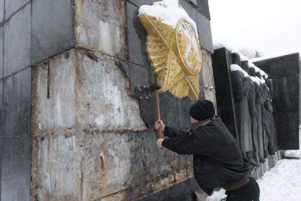 После памятников Ленину на Украине взялись за памятники воинам Великой Отечественной