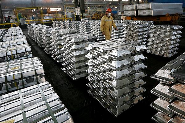 Дональд Трамп вводит пошлины на импорт стали и алюминия. США наносят удар по ВТО