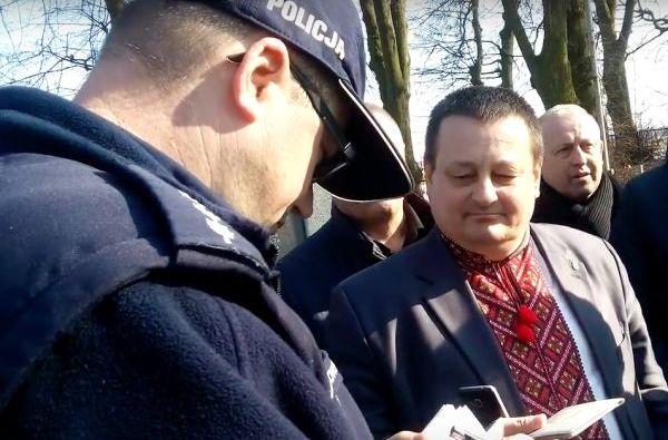 Бандеровец Александр Пирожик вынужден общаться с польской полицией