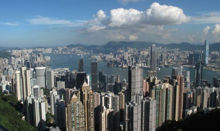 Главное назначение Гонконга – быть промежуточным звеном между Китайской Народной Республикой и остальным миром. Гонконг имеет двух основных партнёров в сфере международного движения капиталов – КНР и Британские Виргинские острова.