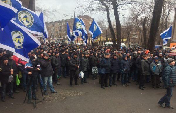 14 марта в Кривом Роге вышли на митинг порядка 350 металлургов.
