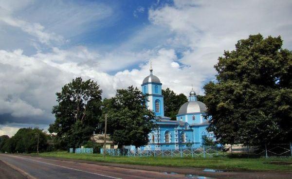 Храм в селе Птичья Ровенской области Украины.