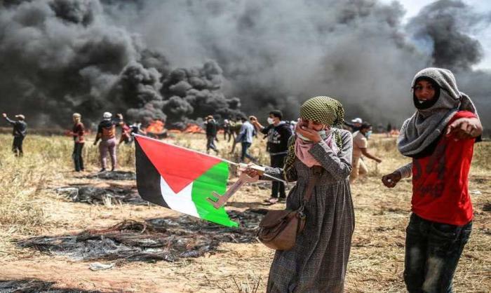За последнюю неделю израильтяне применили против палестинцев сектора Газа беспилотники, сбрасывавшие боеприпасы со слезоточивым газом, нанесли авиаудары, а 6 апреля вывели на передовые позиции снайперов, расстреливавших участников протеста.
