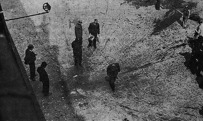 23 мая 1938 года. Человека, несколько минут назад стоявшего на тротуаре улицы Коолсингел, близ отеля «Атланта» в Роттердаме, разнесло в клочья. Так был ликвидирован видный деятель украинской националистической эмиграции Евгений Коновалец.