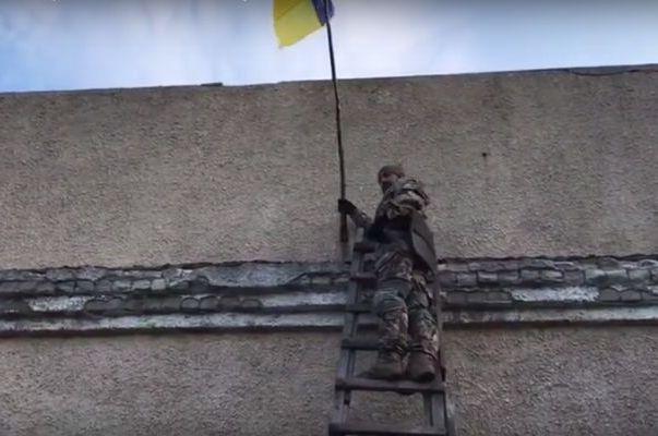 Украинский флаг в Золотом-4