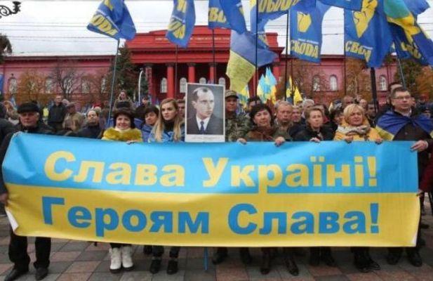 Первоначально ответом на лозунг «Слава Украине!» был возглас «Смерть ляхам!»