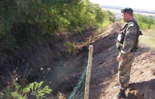 Ров на границе Украины и Приднестровья
