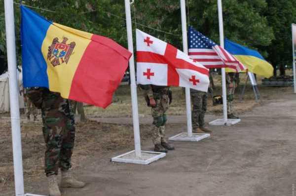 Молдавский флаг на антироссийских учениях НАТО Sea Breeze-2019