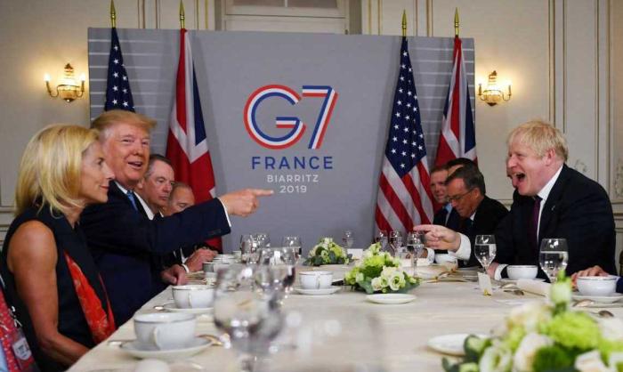 Дональд Трамп и Борис Джонсон на саммите G7 во Франции.
