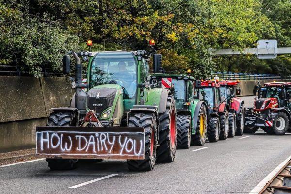 Забастовка фермеров, военные грузовики на улицах и стычки с полицией в Голландии