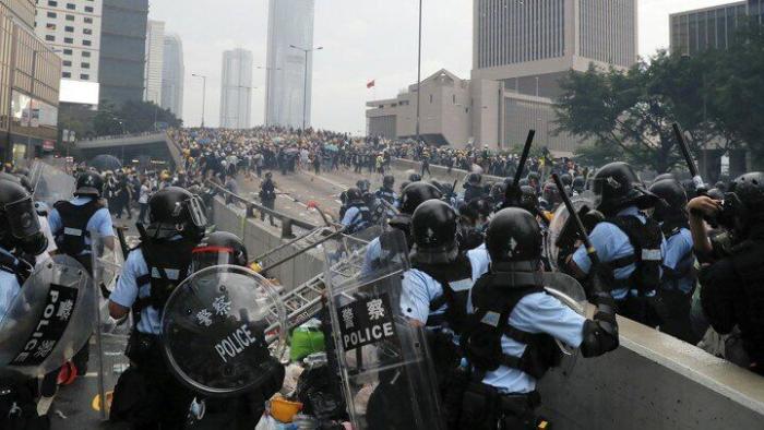 Массовые беспорядки в Гонконге
