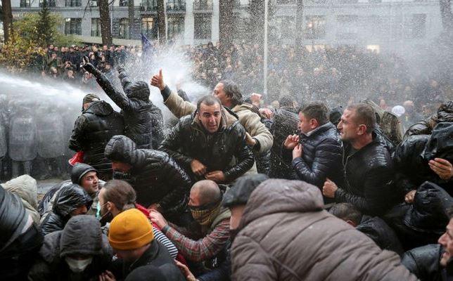 Протесты в Грузии, разгон митинга 18 ноября.