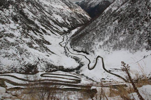 Туристы покидают горнолыжные курорты Грузии – нет снега и воды