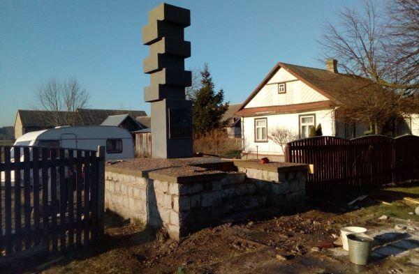 Реконструкция памятника в Залешанах почти завершена